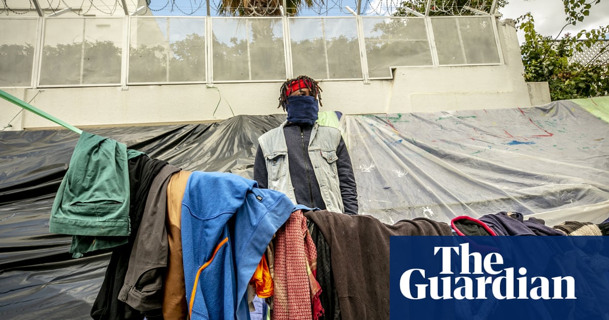 Why is Tunisia in crisis and why do sub-Saharan people want to leave?